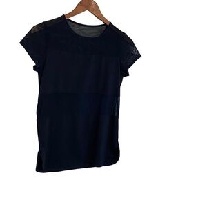 Fabletics Ladies Pull Over ActiveWear Shirt Black, Some Sheer Short Sleeve SZ XS